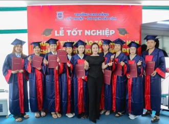 LỄ TỐT NGHIỆP KHÓA ĐÀO TẠO NGẮN HẠN NGÀNH LÀM ĐẸP – BƯỚC KHỞI ĐẦU CHO HÀNH TRÌNH CHUYÊN NGHIỆP